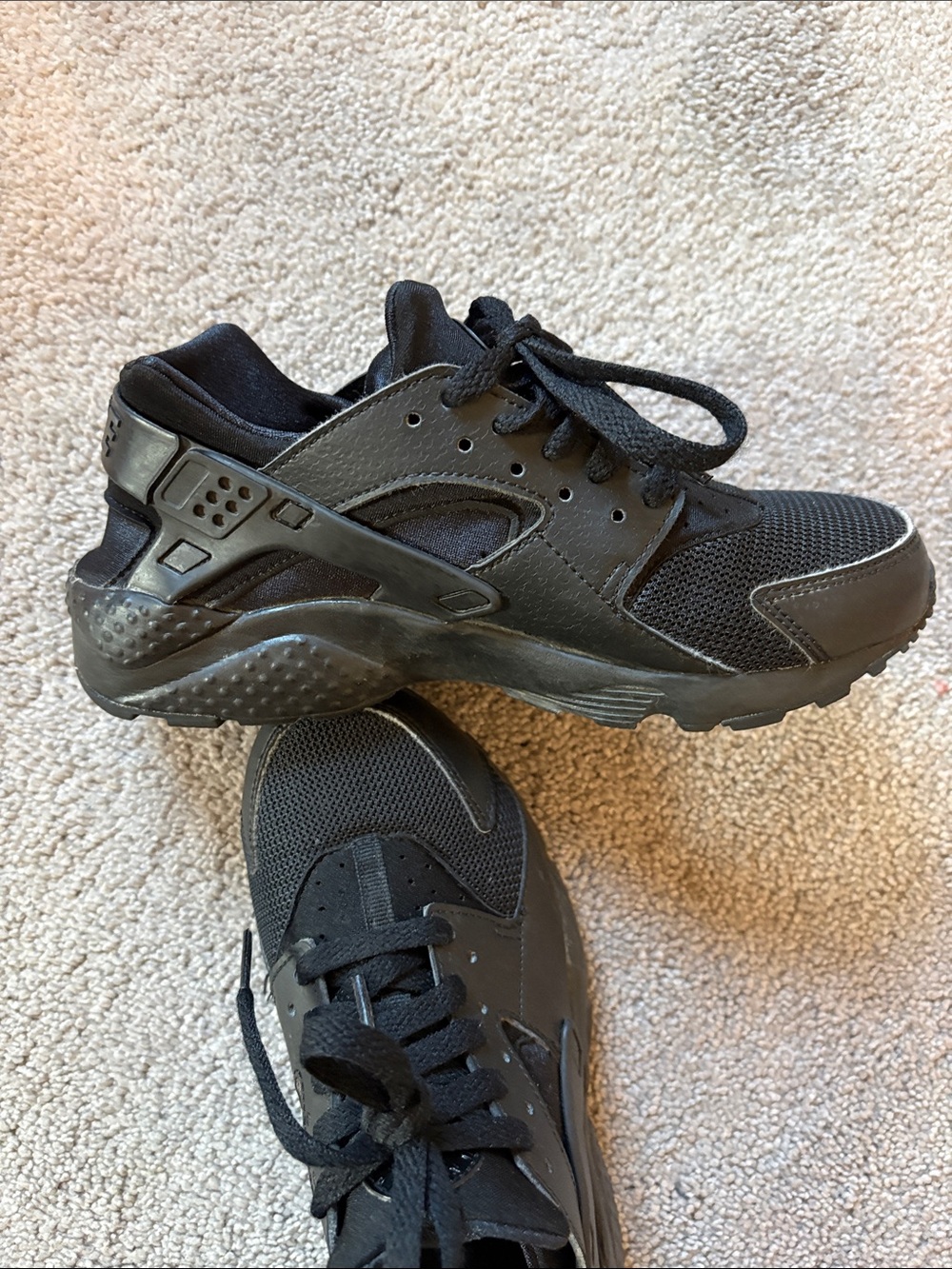 NIKE All-Black Athletic Sneakers - Sporty Lace-Up Trainers FOR KIDS